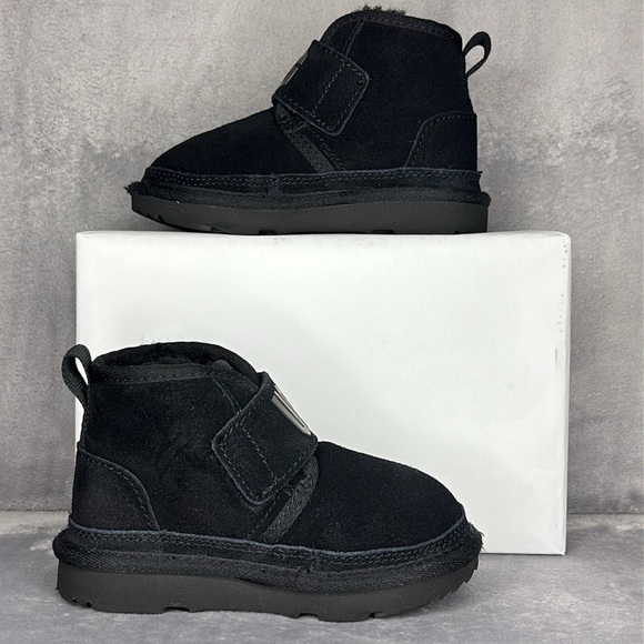 🔥🔥🔥UGG Black Suede toddler Boots Size: 9🔥🔥🔥 - Picture 2 of 9